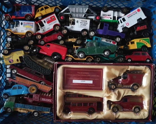 VINTAGE & LATER DIECAST TOY JOB LOT CORGI DINKY DAYS GONE & OTHERS CARS VANS etc