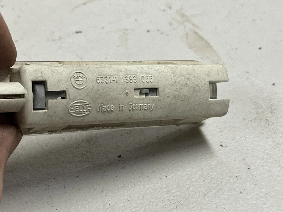 Lámpara de luz de cortesía puerta delantera derecha BMW 740iL Z3 1996-2002 63311383055 Foto 3 de 4