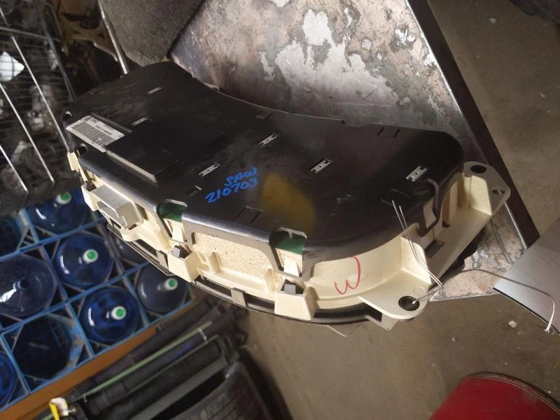 2001-2002 Chevrolet Silverado 2500 Speedometer Head Cluster OEM - Image 2 of 4