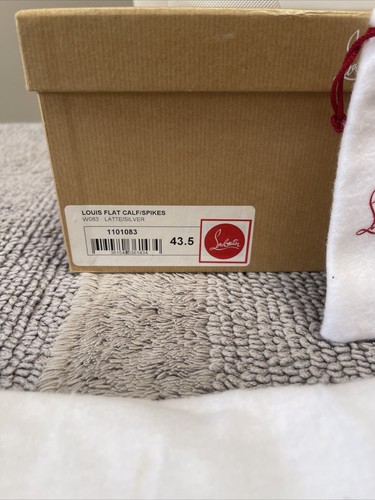 Christian Louboutin Blanco Latte Plata Louis Zapatillas Planas Punta de Becerro Talla 10.5 - Imagen 16 de 17