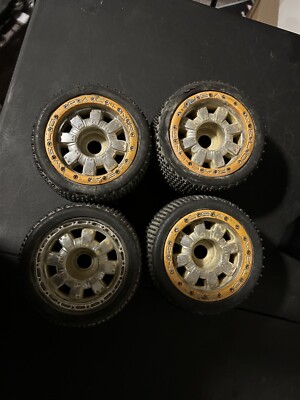 XL 専用 Pro-Line Weld Commando Beadlock-Gold 40 series Chrome Wheel