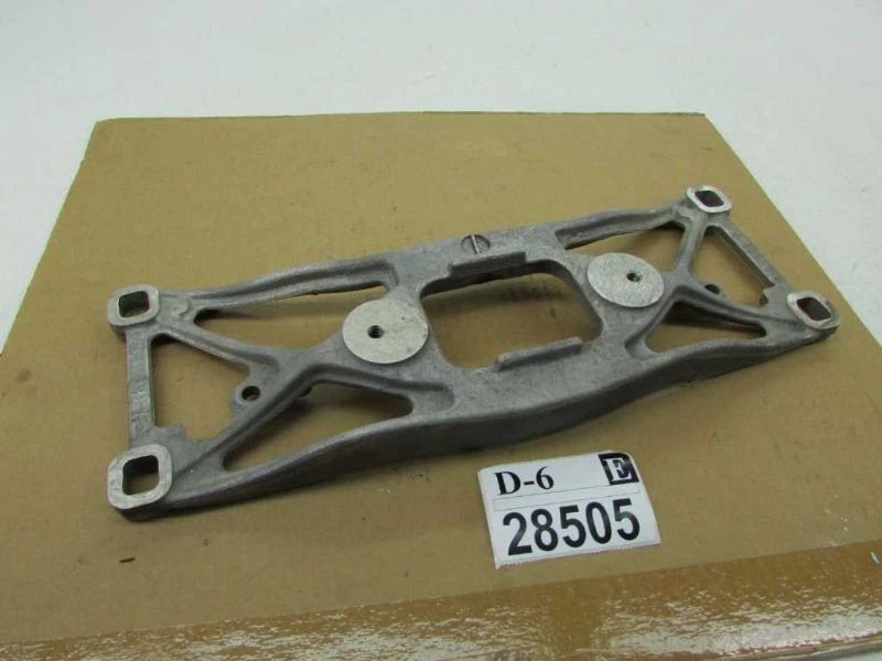 Placa de suporte de montagem de transmissão Jaguar S tipo 4.0L 2000-2001 - Imagem 2 de 4