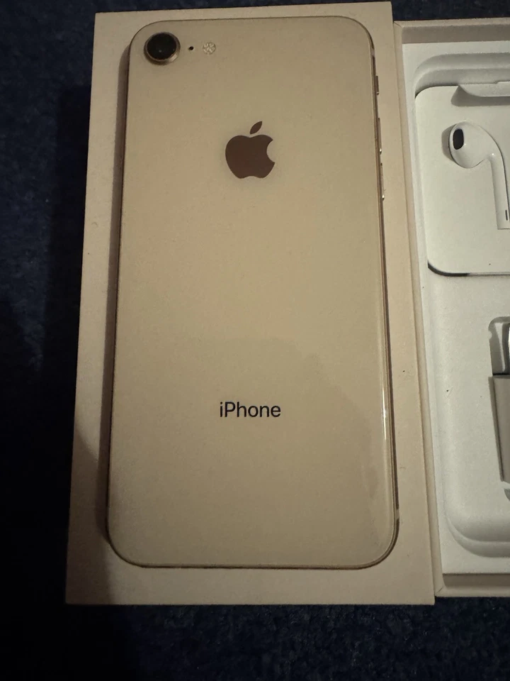 Apple iPhone 8, Gold, 64GB, Unlocked - Very Good Condition (With Box) - Image 4 of 4