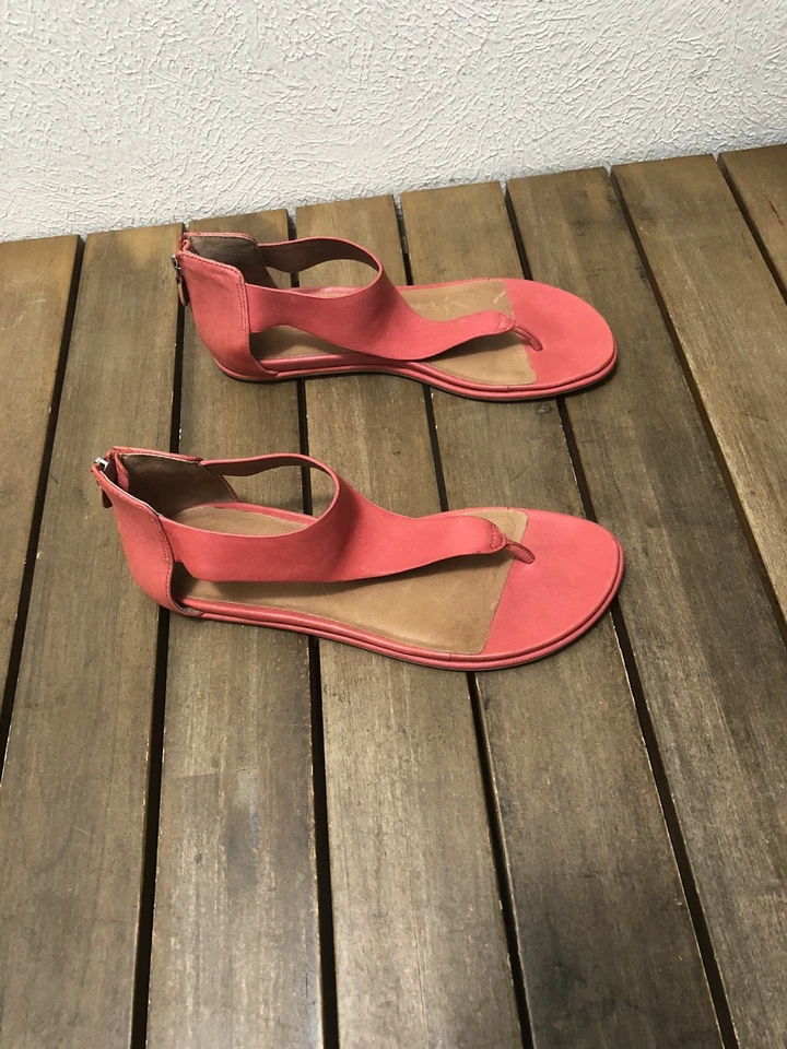 GENTLE SOULS KENNETH COLE TALLA 9 CORAL ROSA CUERO TANGA CORREA SANDALIAS PLANAS Foto 2 de 4
