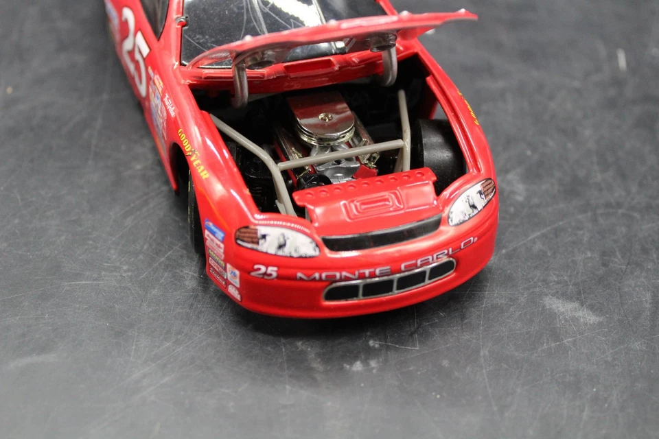 1995 Ken Schrader #25 Budweiser Chevy Monte Carlo 1:24 Scale Diecast - Image 3 of 3