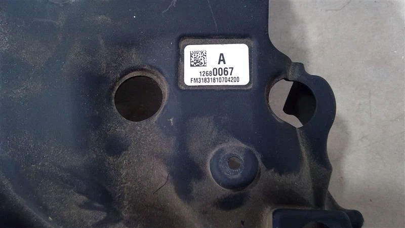 2017-2019 CHEVROLET COLORADO ENGINE AIR INTAKE INLET MANIFOLD COVER 12680067 - Image 2 of 4