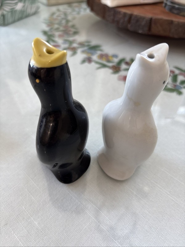 2 BIRD PIE VENTS