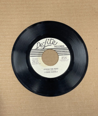 YVONNE DANIELS SPREAD THE WORD/TURN ME ON DE-LITE PROMO 45 541
