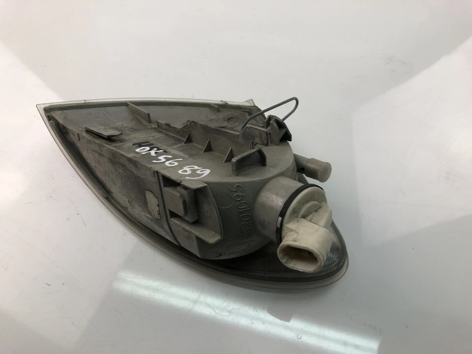 RENAULT MEGANE I BA0/1 7700831467 Front Fender Turn Signal 1998 17917538 - Immagine 4 di 4