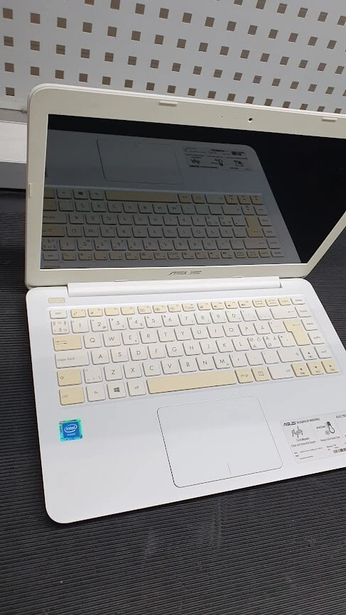 Laptop Asus R417MA-WX0144T Celeron N2840 Gráficos HD 2GB DDR3 Ram Para Piezas - Imagen 4 de 4