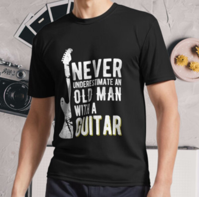 New Shirt Never underestimate an old man, Active Logo T-Shirt Funny Size S - 5XL
