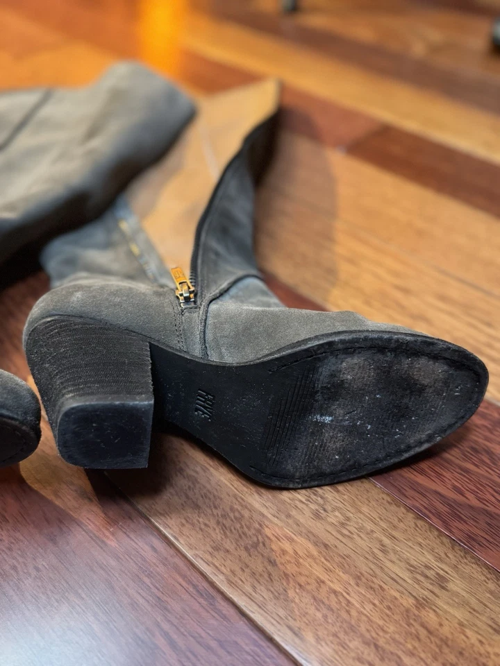 Botas Frye para mujer con cremallera hasta la rodilla (gris) gamuza talla 6,5 tacones 3 pulgadas  Foto 4 de 4