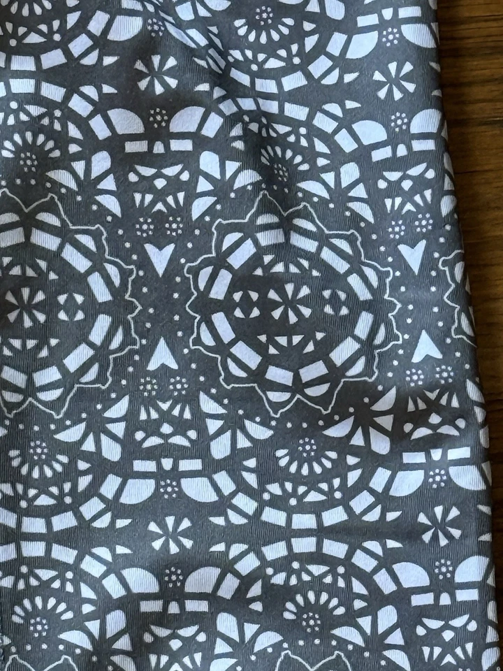 Leggings de tiro bajo gris y blanco Soffe Dri Capri para niñas talla M 8-10 Foto 2 de 4