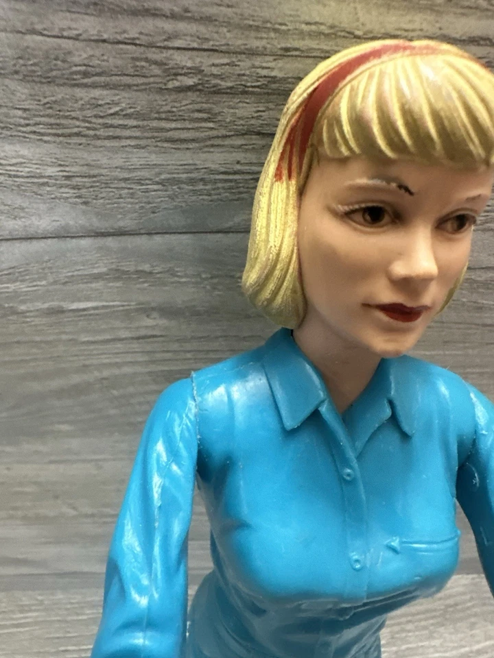 Figura de acción vintage 1965 Jane West 11" Louis Marx muñeca para piezas o personalizar Foto 2 de 4