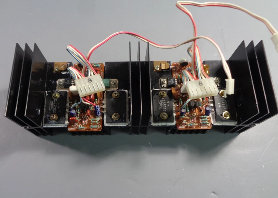 Yamaha R-1000 Stereo Receiver, 200 Watt Verstärkereinheit.