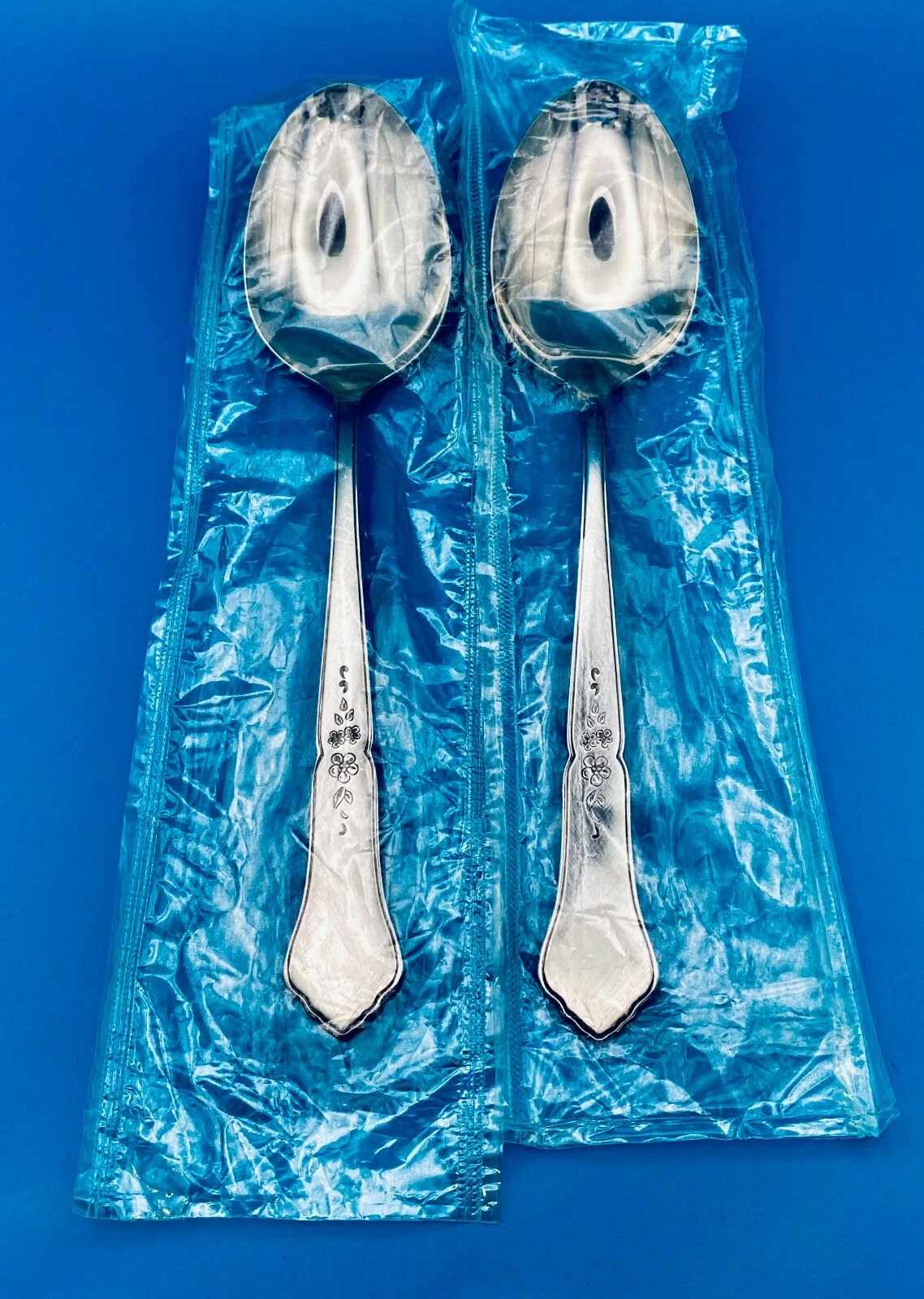 2 MINT Oneida ASHMORE Solid Serving Spoons 8 1/2" Stainless Flatware Burnished
