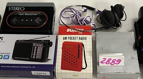 Lotto di radio tascabili, walkman, auricolari: Retekess, SUNNY, MDR Sports Marlboro - Foto 16 di 17