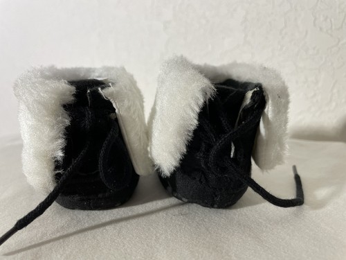 Super Deal NWT Kuner baby girl Warm Boots SZ O6 mos. Faux fur - Picture 2 of 3