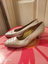 Bottega Veneta Women's Vintage Ivory Leather Shoes. Italy. Cond. Is Very Good.