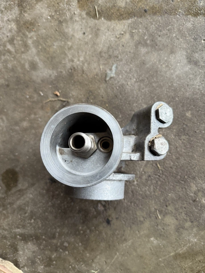 90 91 92 93 94 95 96 97 98 CHEVROLET K1500 5.7L OIL FILTER ADAPTER 12553036 OEM - Image 3 of 4