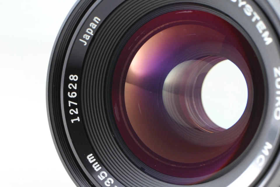 Late Model【MINT w/Hood】Olympus OM System Zuiko MC Auto W 35mm F2 Wide Angle Lens - Image 3 of 4