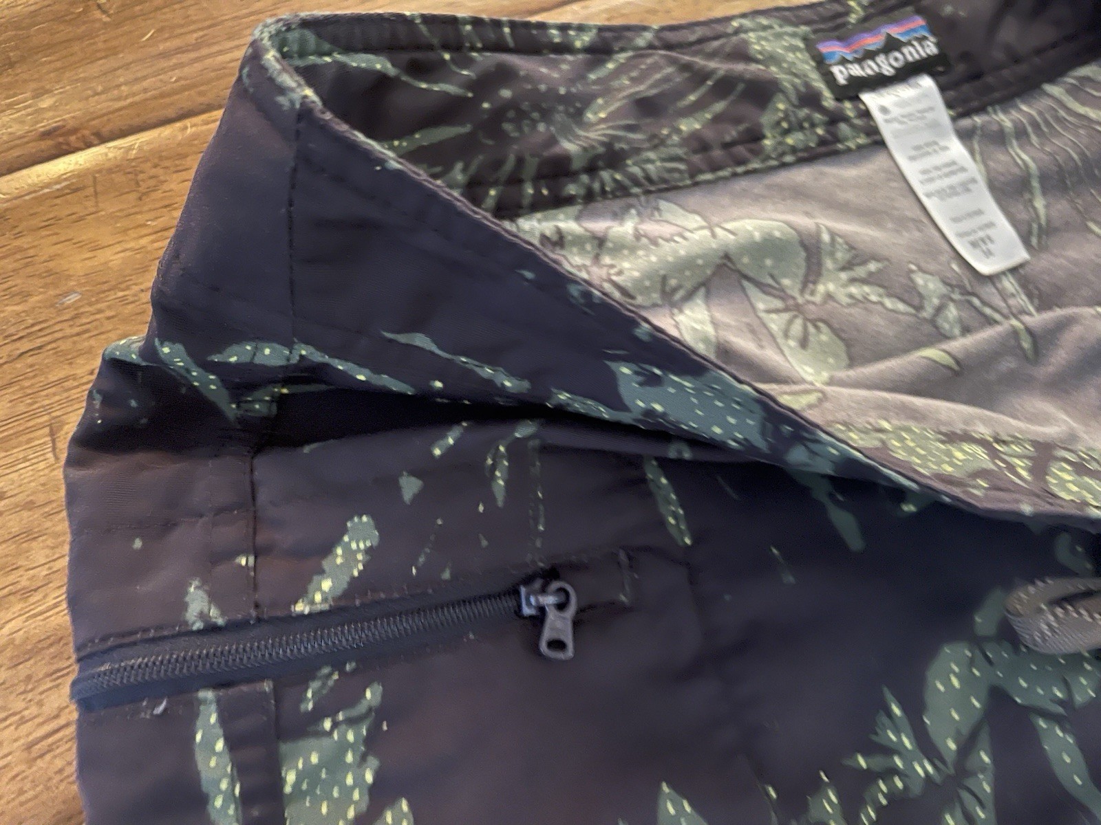 Patagonia Men's Board Shorts - Size 34 thumbnail 3