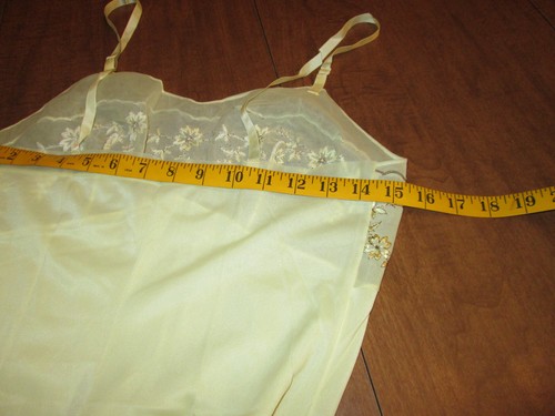 Vintage Henson Kickernick Butter Yellow Size 32 Full Slip Embroidered Scalloped - Picture 6 of 6