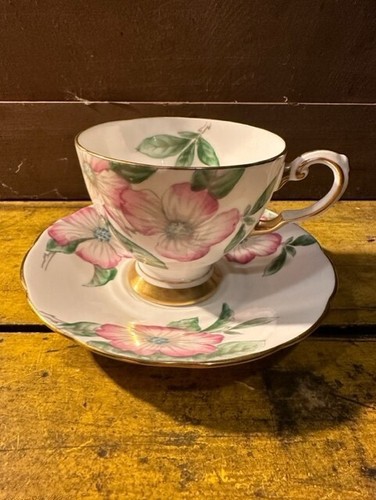 Lovely Vintage Tuscan Fine English Bone China Dogwood Cup & Saucer