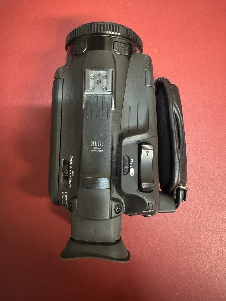 Canon Vixia HF G70 (5734C002) 4K UHD Camcorder - Black - Image 2 of 4