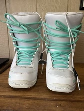 thirtytwo Women’s Summit snowboard boots. Size 8 White Teal