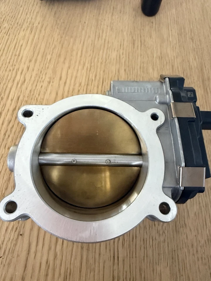 Cuerpo del acelerador Ford Performance GT350 87 mm + adaptador Mustang GT 2015-2017 Foto 2 de 4