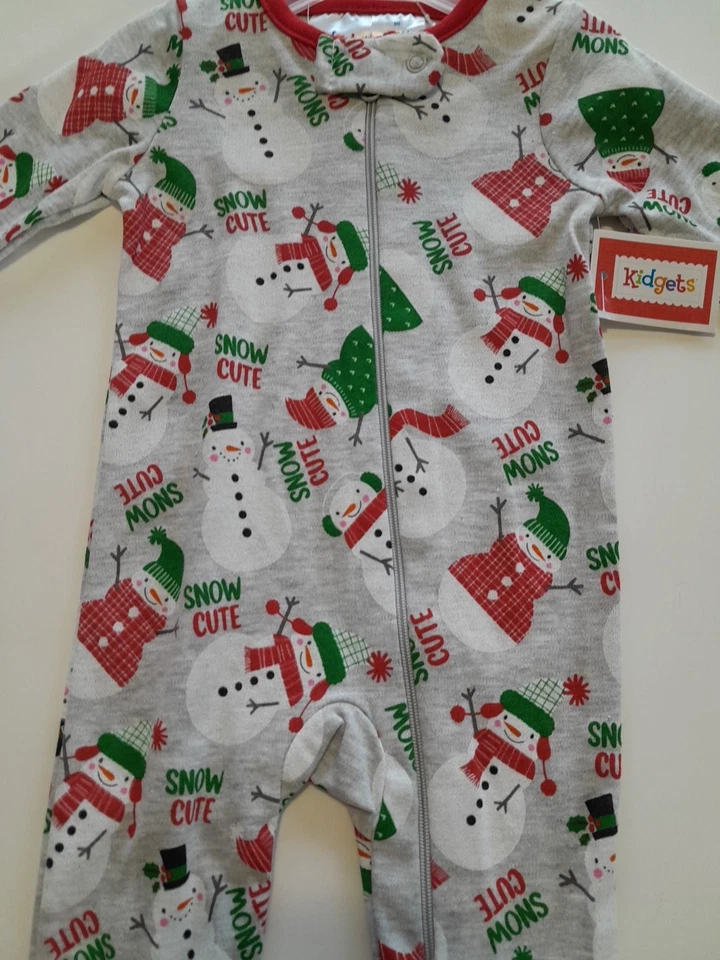 Pijama de Navidad Kidgets Baby 3/6M Rojo Verde Muñeco de Nieve Pies Dormir Nuevo con Etiquetas Foto 4 de 4