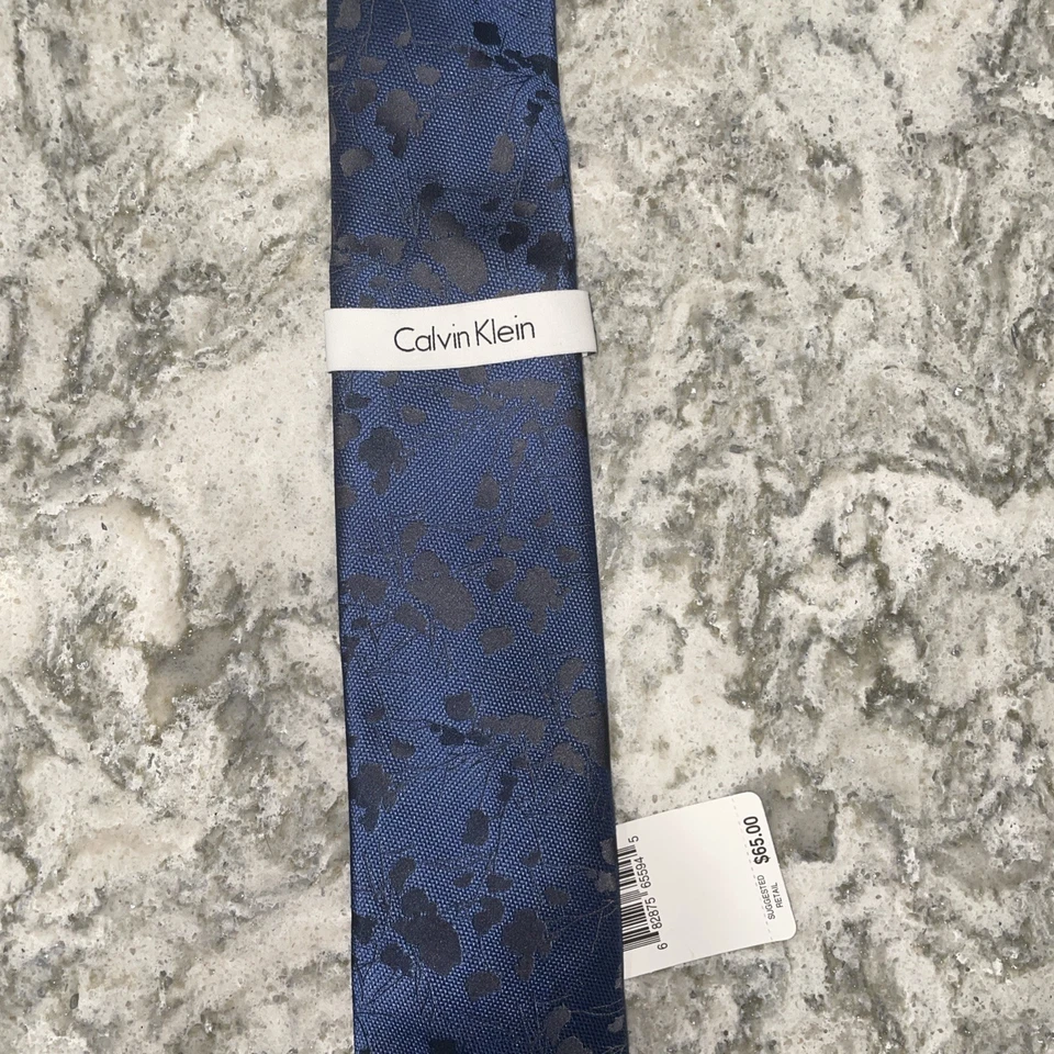Corbata de hombre Calvin Klein con estampado floral. Se vende con otros 9 surtidos, lote de 10 corbatas Foto 2 de 4