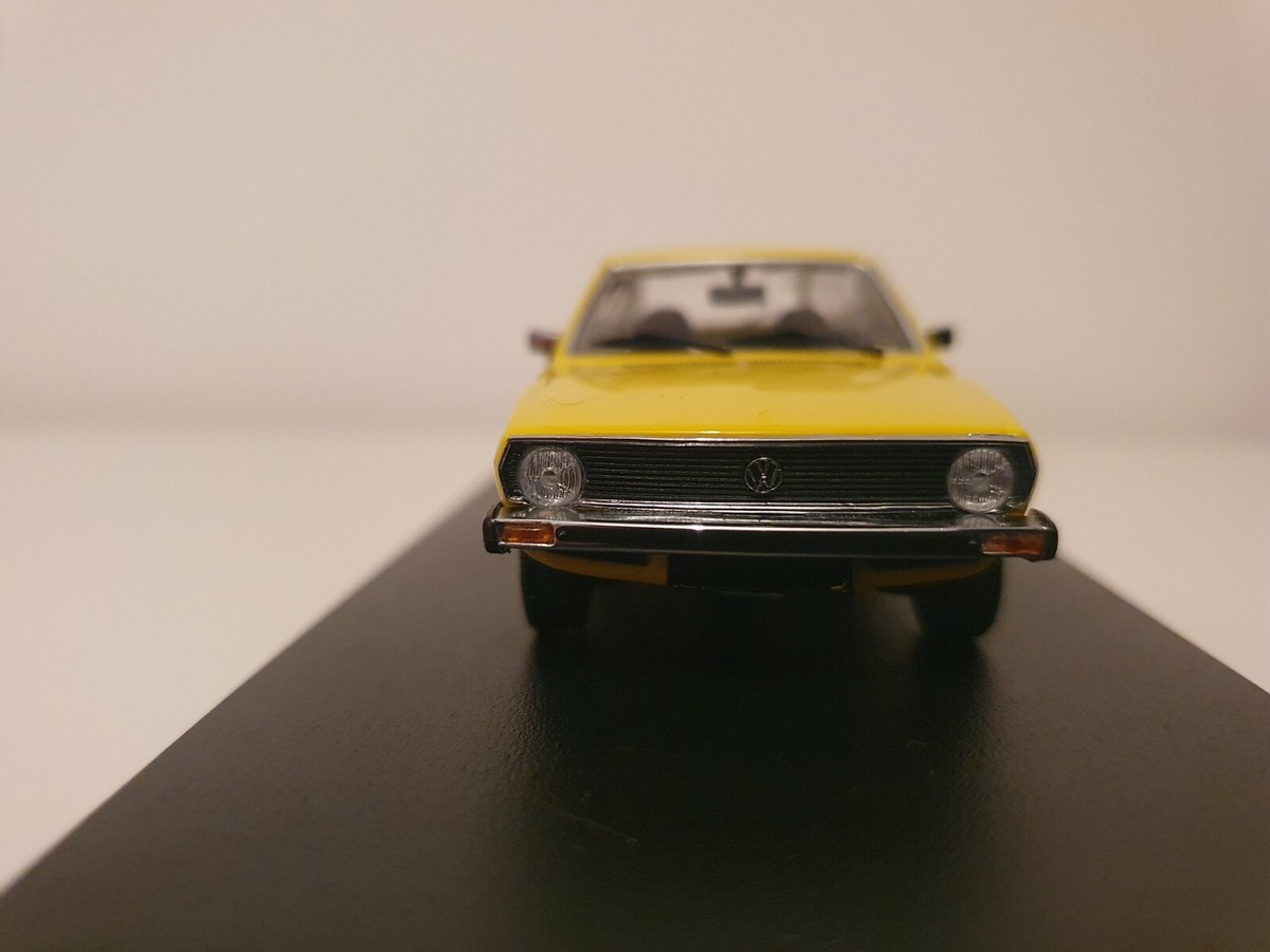 VOLKSWAGEN VW PASSAT I Variant Yellow 1974 1/43 MINICHAMPS for