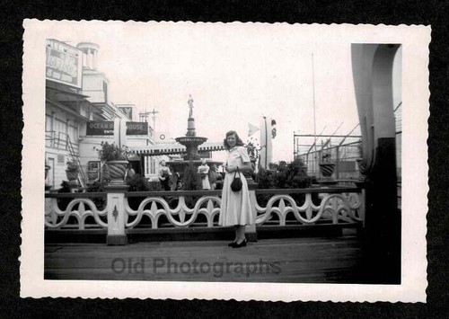 BOARDWALK FONTANA CARTELLONI PUBBLICITARI DONNA ABITO BORSA VECCHIA/VINTAGE FOTO - B764