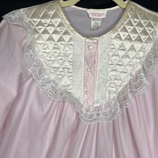 Vintage Robe Carriage Court Pink Medium Long Sleeve Lace Embroidered Bodice Soft