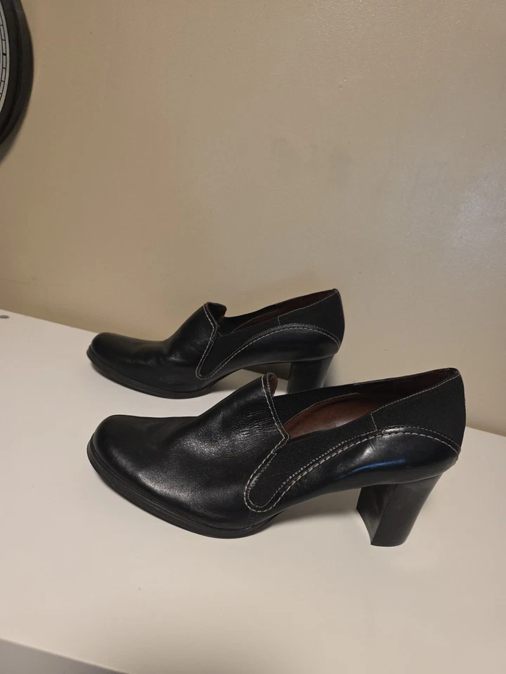 Mocasines de tacón grueso de cuero negro Naturalizer para mujer talla 11 M Foto 2 de 4