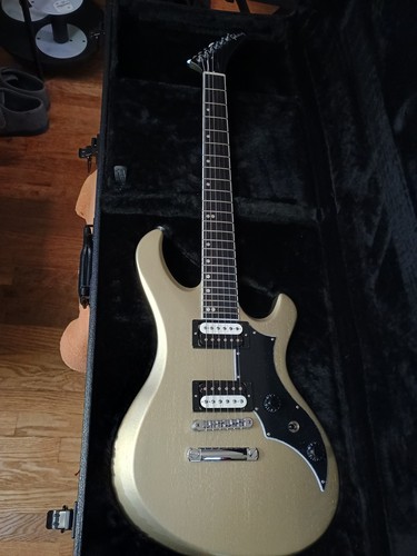 Gibson Victory Gold Mist Satin with Hardshell Case Mint Condition