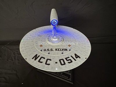 Star Trek Maßstab 1:1000 USS Kelvin Modell. Gebaut, bemalt & beleuchtet.