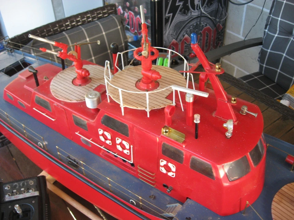 Robbe Feuerlöschboot Düsseldorf mit Robbe FC-16 RC Anlage Multifunktion LESEN - Bild 3 von 4