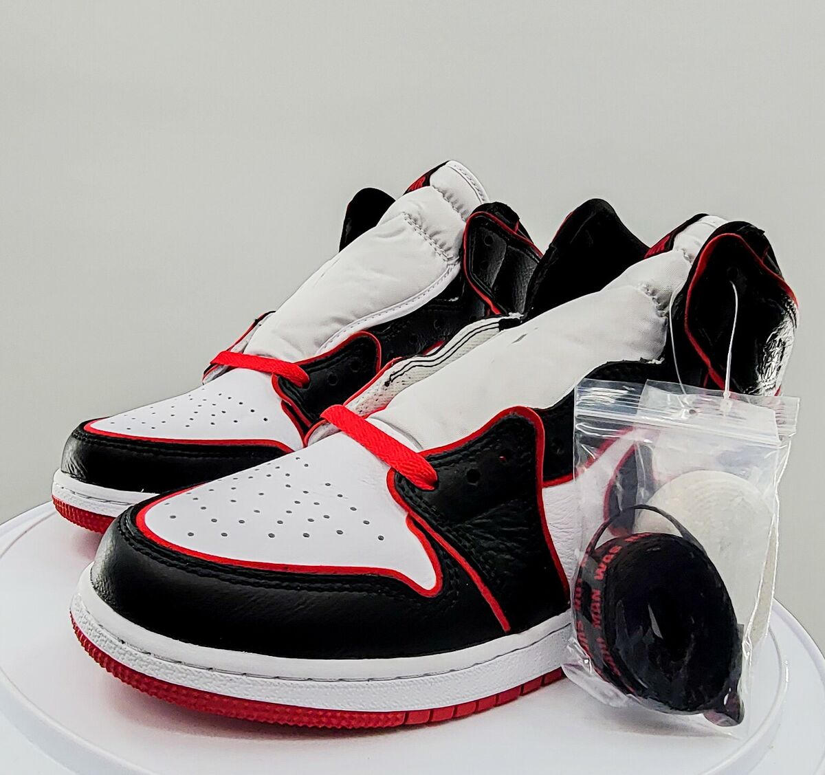 New in Box Nike Air Jordan 1 Retro High OG Bloodline GS Size New in Box Nike Air Jordan 1 Retro High OG Bloodline GS Size