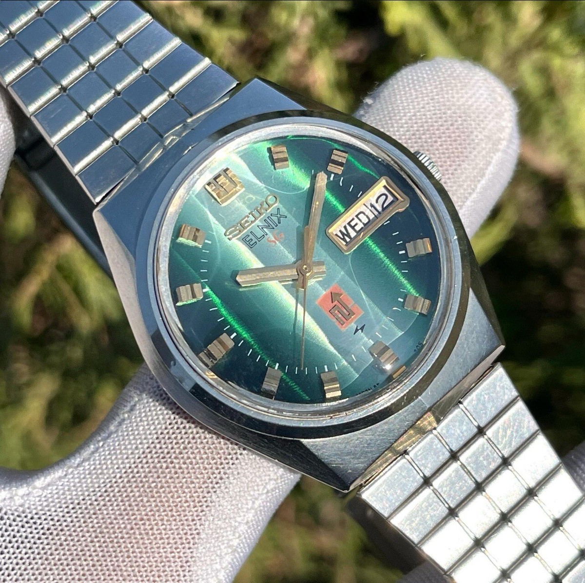 Vintage Seiko Elnix SG Electronic Gradient Green Sunburst Vintage Seiko Elnix SG Electronic Gradient Green Sunburst