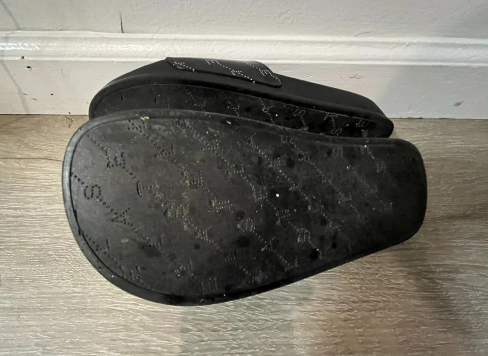 Zapatillas deslizantes con logo negro para adultos y jóvenes Stella McCartney talla 36 talla pequeña Foto 3 de 4