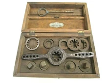 VINTAGE WOLVERINE BRASS WORKS TUBE THREADING SET, GRAND RAPIDS, MICHIGAN