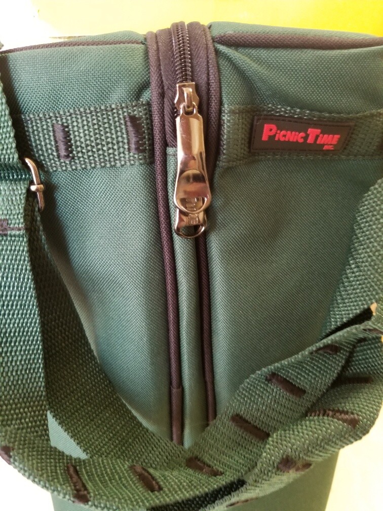 NIB Picnic Time Estate Wine Bag, Glasses, Napkins, Cork Stopper, Opener