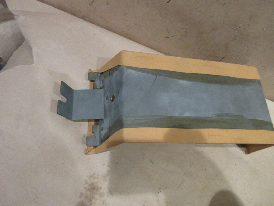 Cubierta inferior de guantera Ferrari 348 2.7 Motronic, TB/TS P/N 63339600 Foto 2 de 4