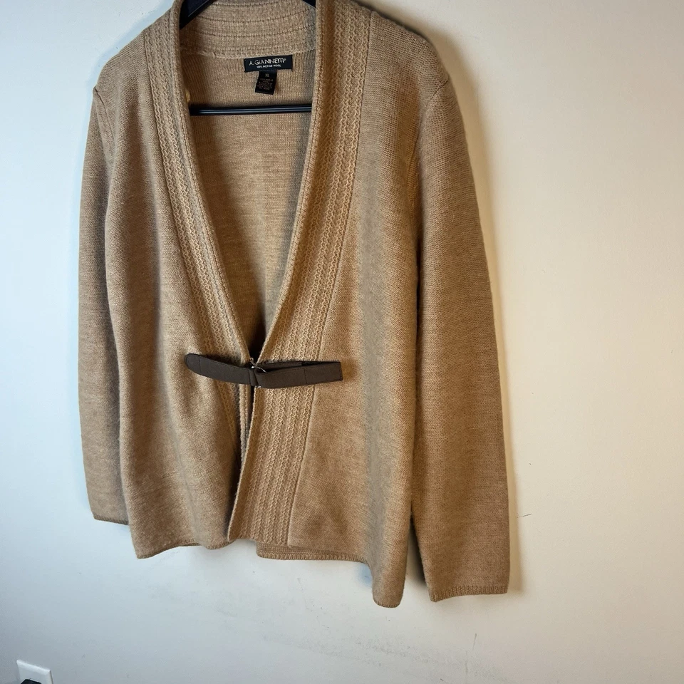 A Giannetti Cardigan Sweater Womens Sz XL 100% Merino Wool Tan Buckle Shawl - Image 4 of 4