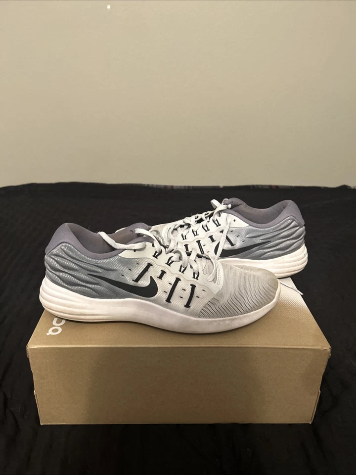 Nike LunarEpic Low Flyknit Zapatos para Correr para Hombres Talla 10 Gris/Blanco Foto 3 de 4