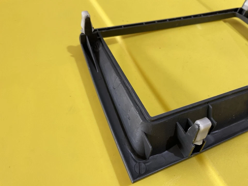 Mitsubishi Montero 1992-1995 SUV consola central radio bisel moldura Mr471868 OEM Foto 3 de 4