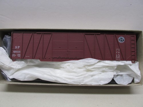 ROUNDHOUSE~ SOUTH PACIFIC LINES 50' AUTO-END BOX CAR # 69231~ KIT~ ESCALA HO | Zustand: New